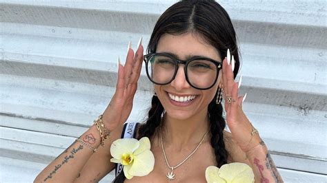 mia khalifa ultimo porno|Mia Khalifa Porno Videos 